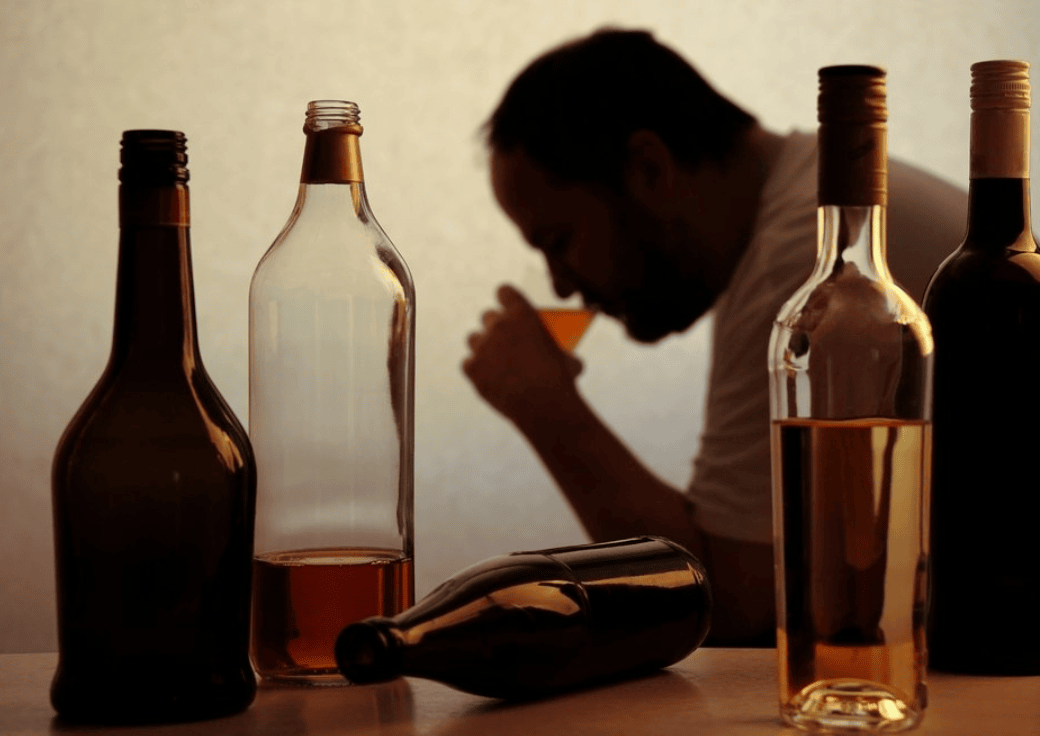 kako pomagamo osebi ki je odvisna od alkohola