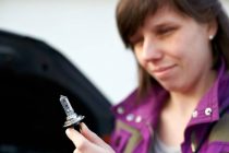 kako zamenjati žarnico za avto