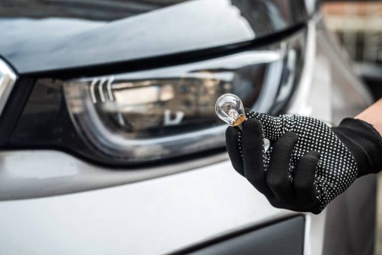 kako zamenjati žarnico za avto2